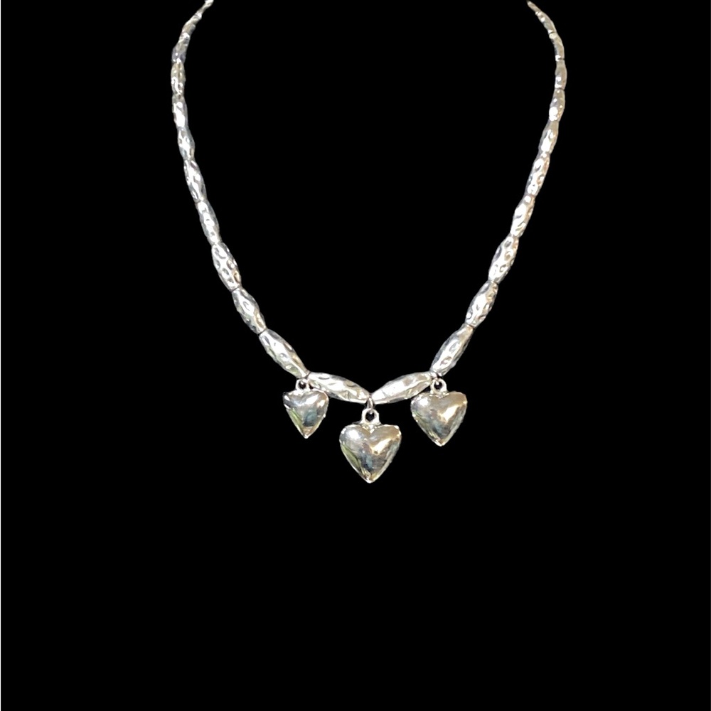 🕸️ Silver Triple Heart Necklace